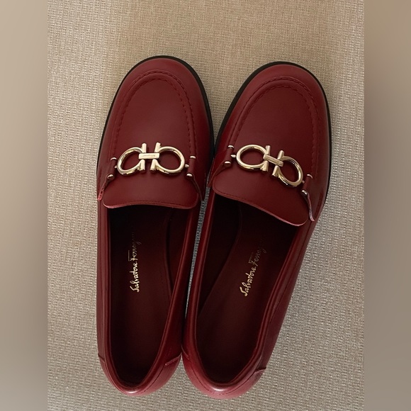 Salvatore Ferragamo Rolo Block-Heel Leather Loafers. New in Box. Size 6D. - Picture 5 of 16